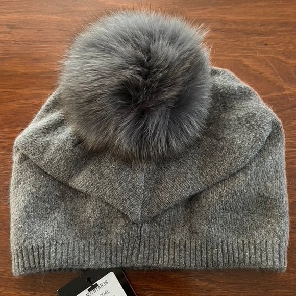 Mitchies Matchings Knit Slouch Fox Pom Beanie with Crystal Skull NWT - Picture 3 of 5